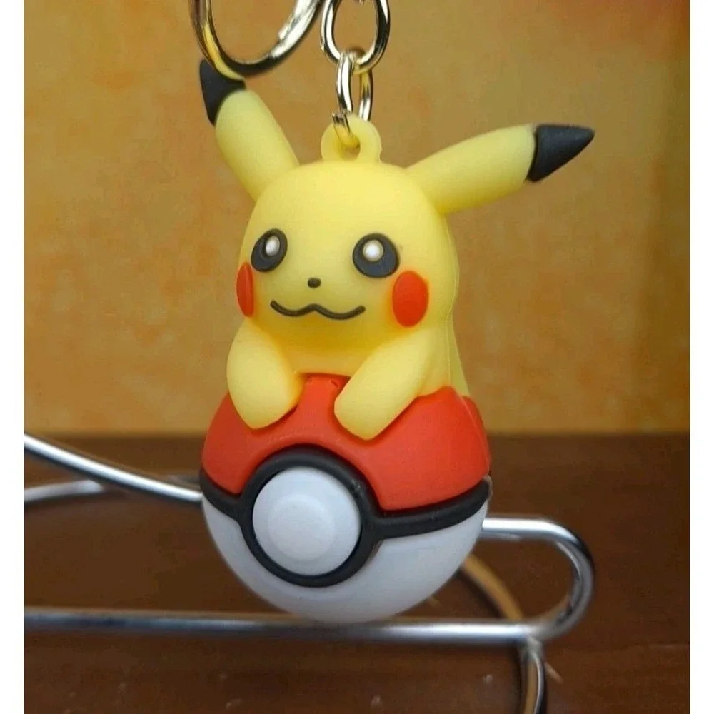 Pokemon Pokeball Keychain‎ Pikachu Riding Pokeball 3D PVC